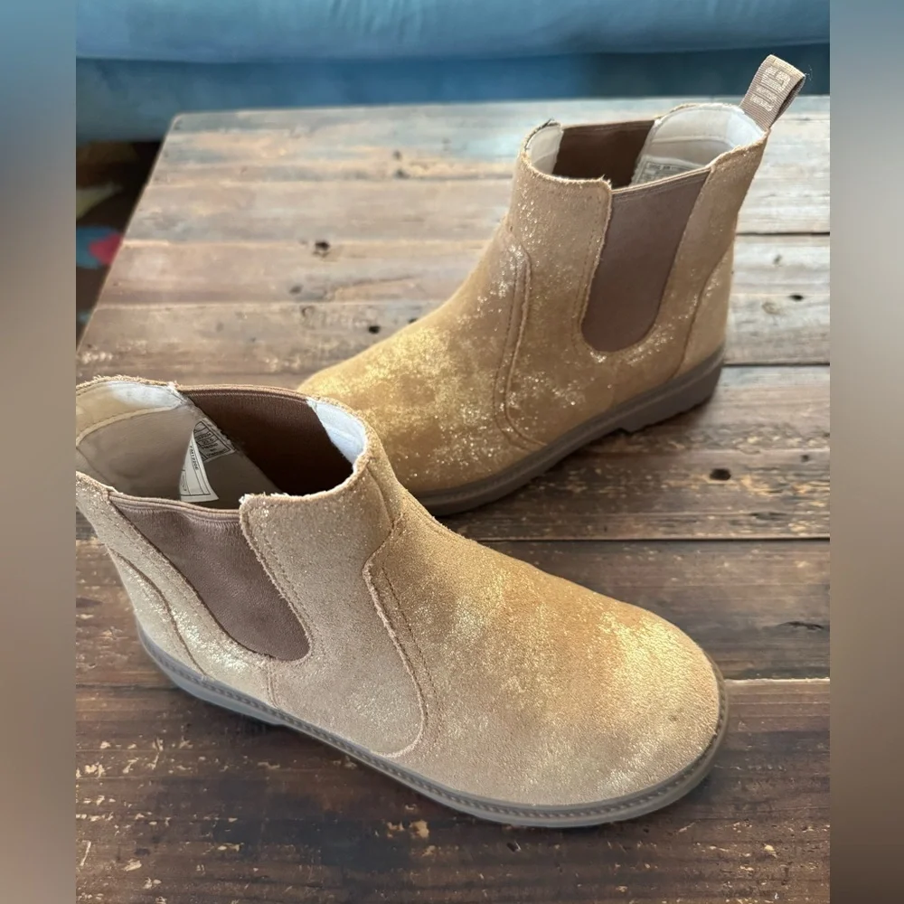 UGG shimmery finish